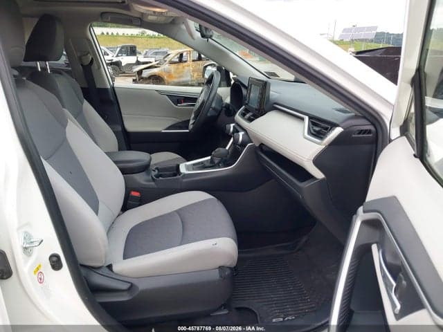 2019 TOYOTA RAV4 XLE 5
