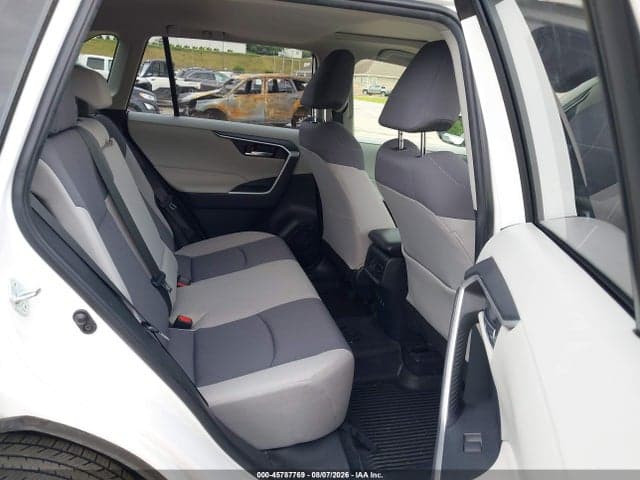 2019 TOYOTA RAV4 XLE 8