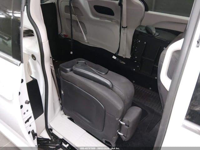 2023 CHRYSLER VOYAGER LX 8