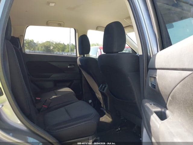 2019 MITSUBISHI OUTLANDER ES 8