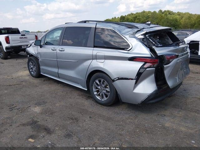 2021 TOYOTA SIENNA XLE 3
