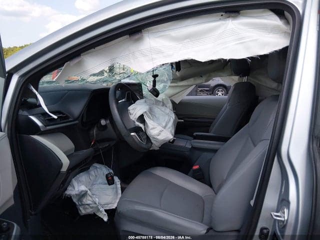 2021 TOYOTA SIENNA XLE 5