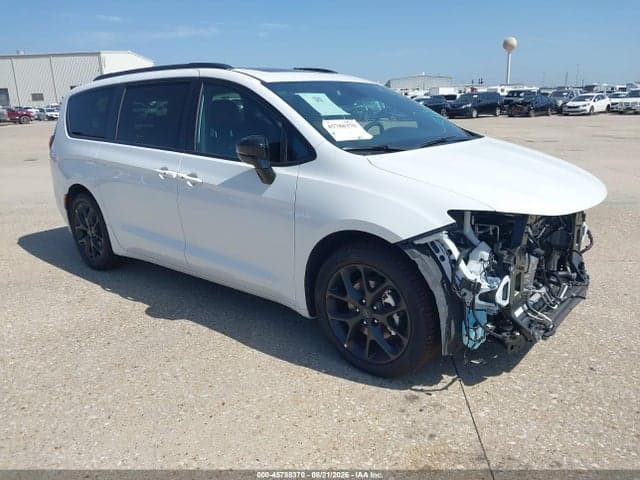 2027 CHRYSLER PACIFICA 1