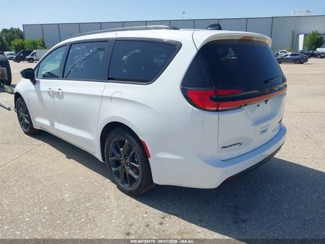 2027 CHRYSLER PACIFICA 3