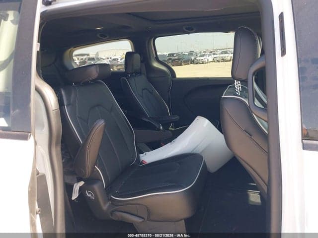 2027 CHRYSLER PACIFICA 8