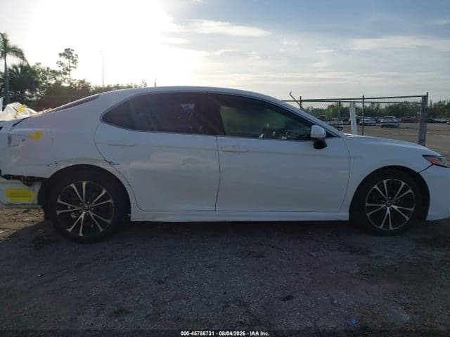 2020 TOYOTA CAMRY SE 14