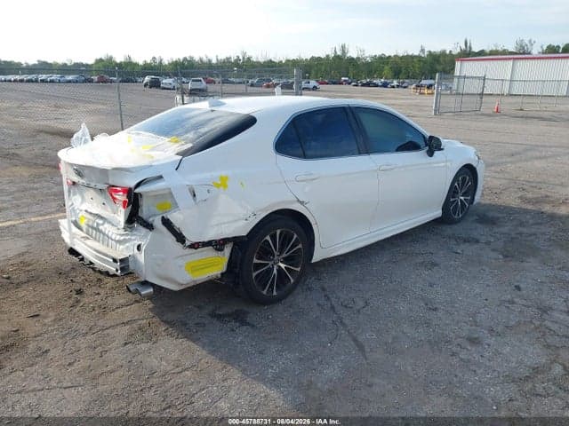 2020 TOYOTA CAMRY SE 4