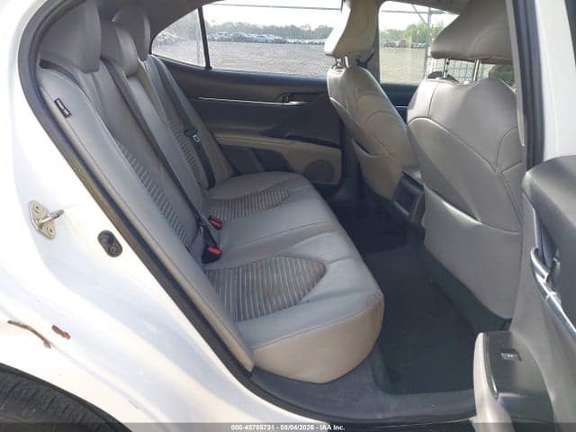 2020 TOYOTA CAMRY SE 8