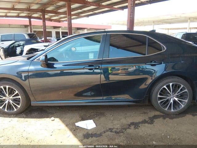 2020 TOYOTA CAMRY SE 14