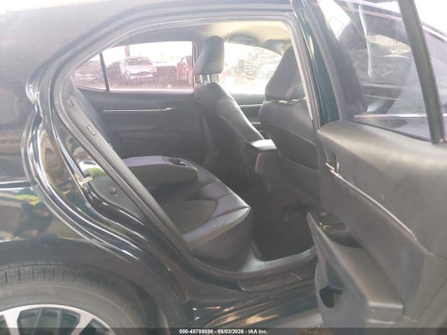2020 TOYOTA CAMRY SE 8