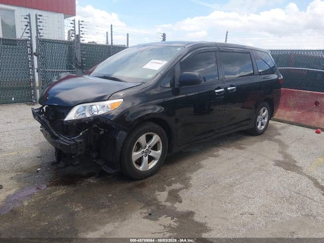 2018 TOYOTA SIENNA L 7 PASSENGER 2