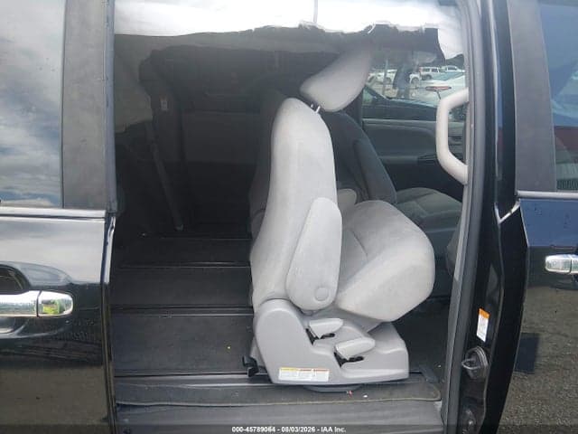 2018 TOYOTA SIENNA L 7 PASSENGER 8