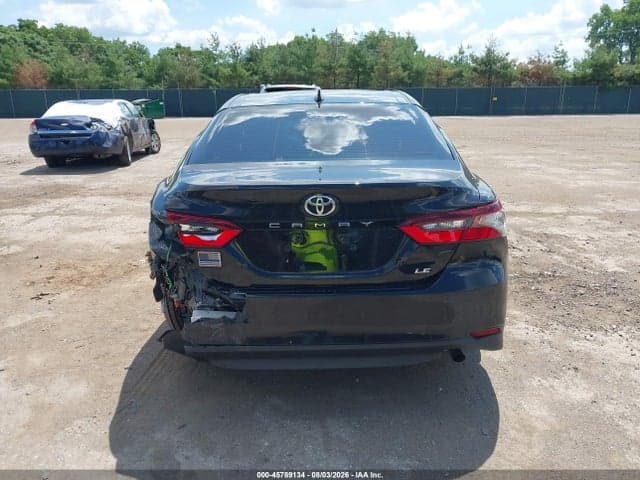 2021 TOYOTA CAMRY LE 17