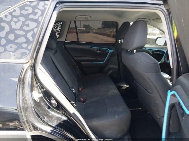 2019 TOYOTA RAV4 LE 8