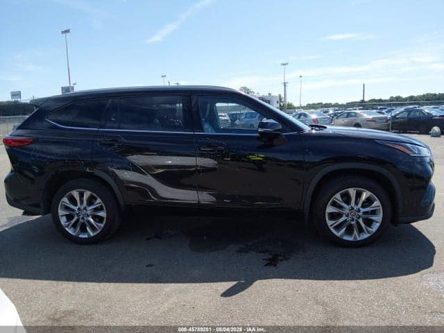 2021 TOYOTA HIGHLANDER LIMITED 13
