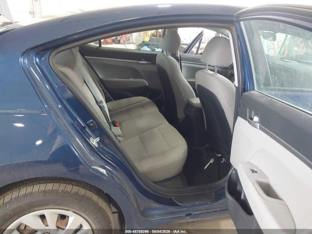 2019 HYUNDAI ELANTRA SE 8