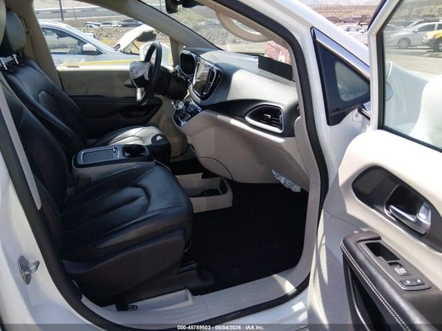2022 CHRYSLER PACIFICA TOURING L 5