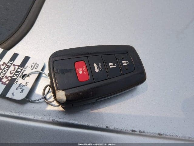 2018 TOYOTA CAMRY SE 11