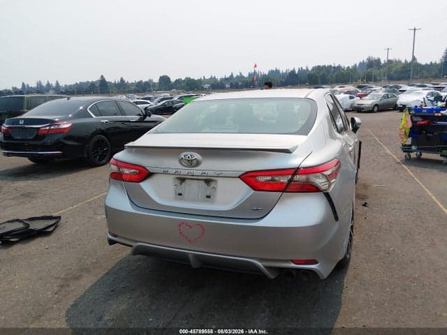 2018 TOYOTA CAMRY SE 16