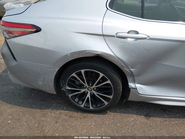 2018 TOYOTA CAMRY SE 18