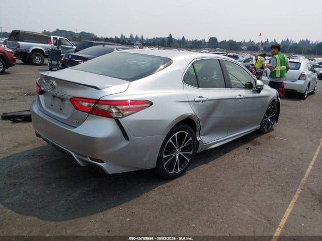 2018 TOYOTA CAMRY SE 4