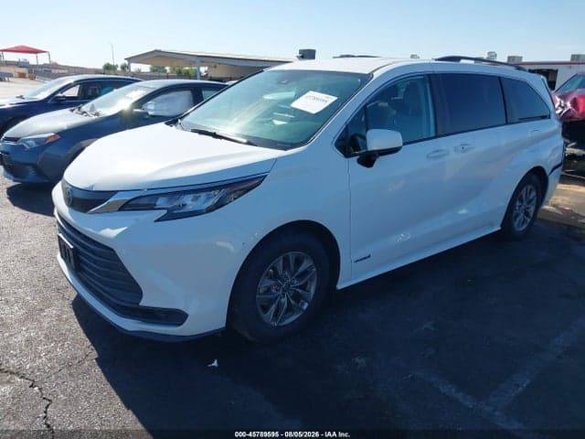 2021 TOYOTA SIENNA LE 2