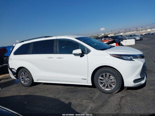 2021 TOYOTA SIENNA LE 14