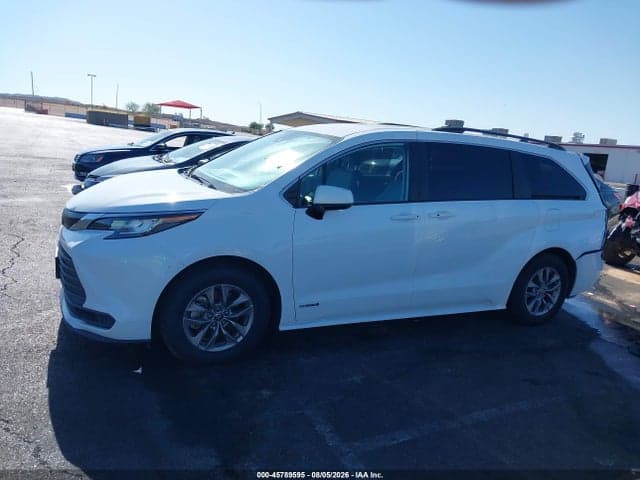 2021 TOYOTA SIENNA LE 15