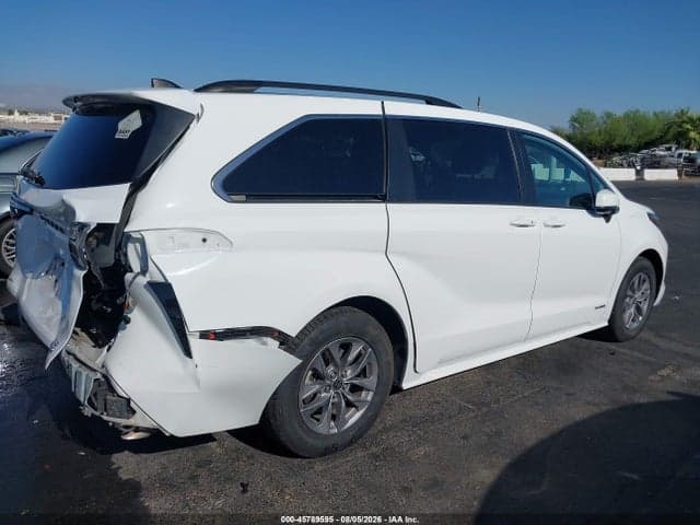 2021 TOYOTA SIENNA LE 18