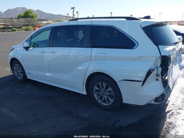 2021 TOYOTA SIENNA LE 19