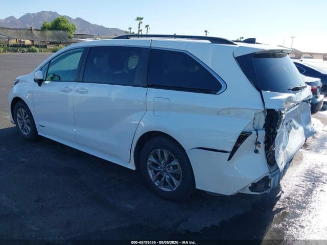 2021 TOYOTA SIENNA LE 3