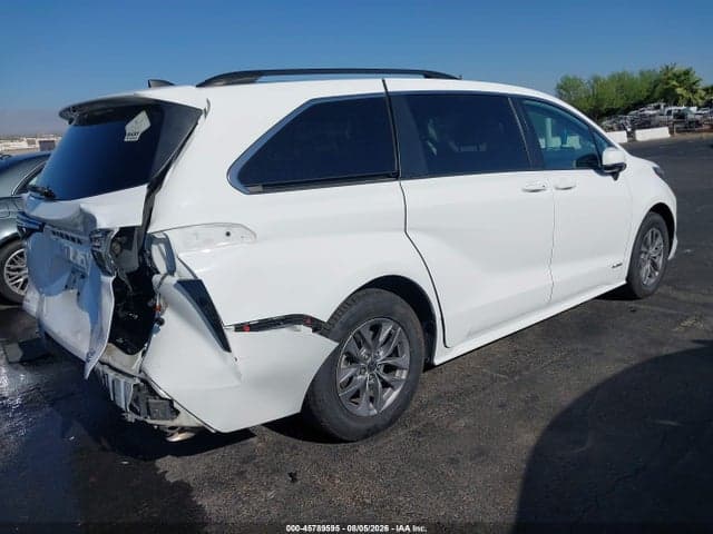 2021 TOYOTA SIENNA LE 4