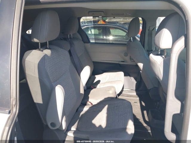 2021 TOYOTA SIENNA LE 8