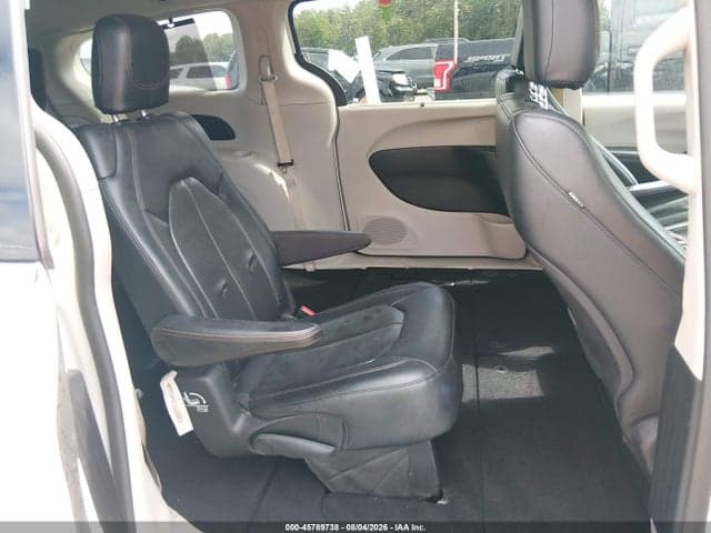 2019 CHRYSLER PACIFICA TOURING L 8