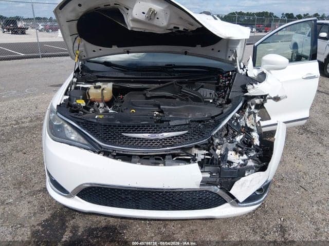 2019 CHRYSLER PACIFICA TOURING L 10