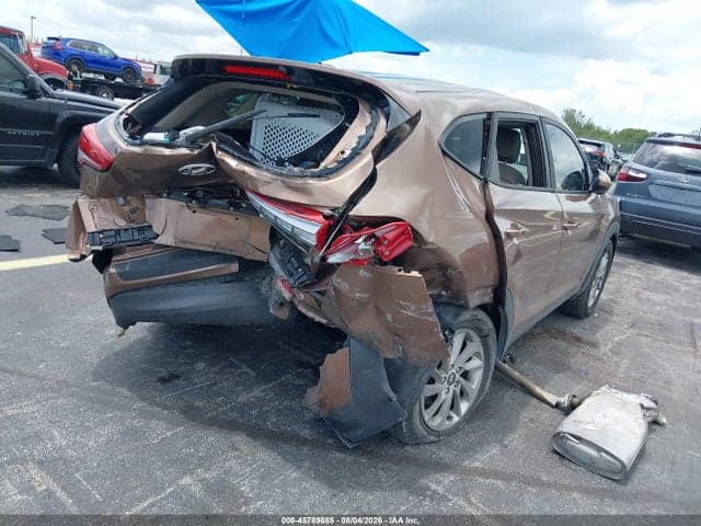 2017 HYUNDAI TUCSON SE 4