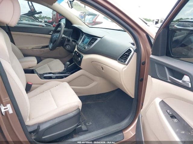 2017 HYUNDAI TUCSON SE 5