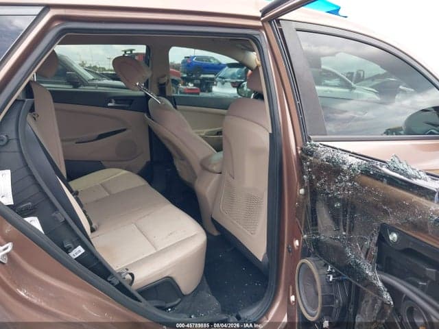 2017 HYUNDAI TUCSON SE 8
