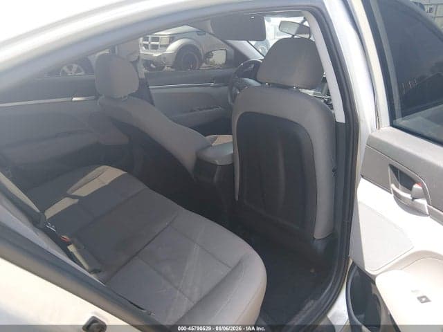 2019 HYUNDAI ELANTRA SE 8