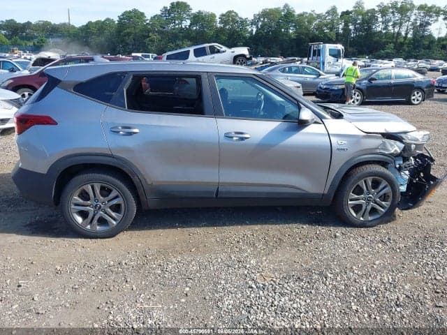 2021 KIA SELTOS LX 13