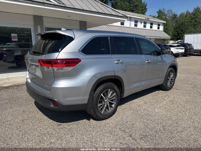 2017 TOYOTA HIGHLANDER XLE 4