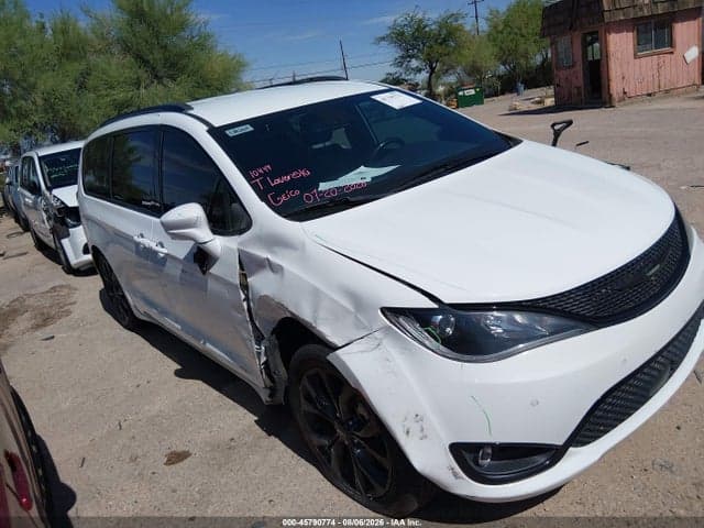 2020 CHRYSLER PACIFICA TOURING L 12