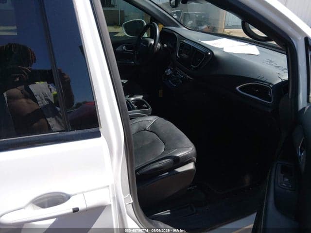 2020 CHRYSLER PACIFICA TOURING L 5