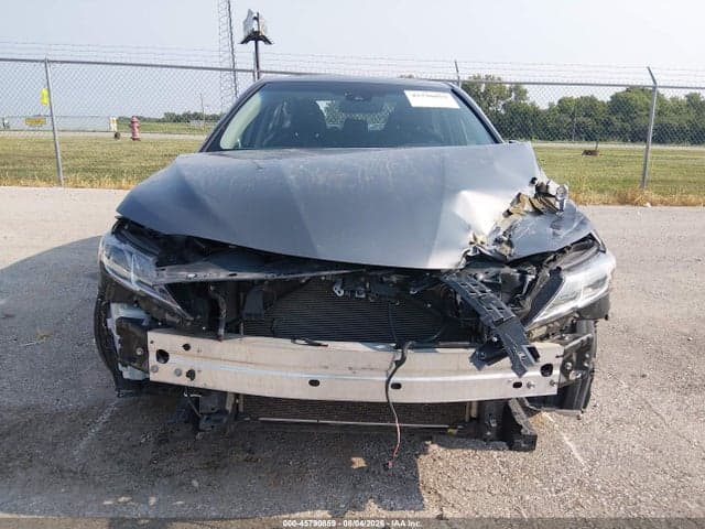 2018 TOYOTA CAMRY SE 12