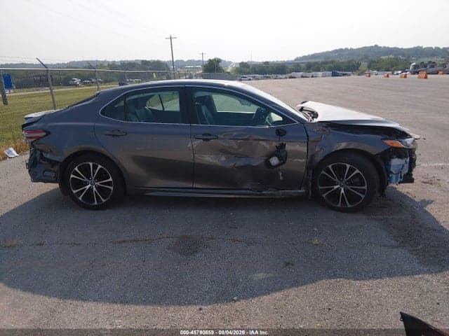 2018 TOYOTA CAMRY SE 13