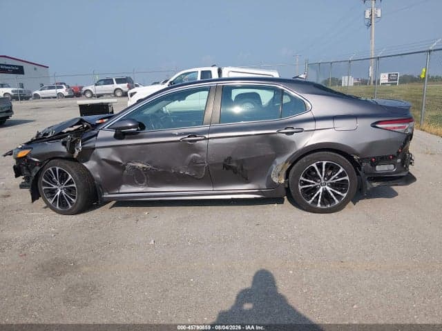 2018 TOYOTA CAMRY SE 14
