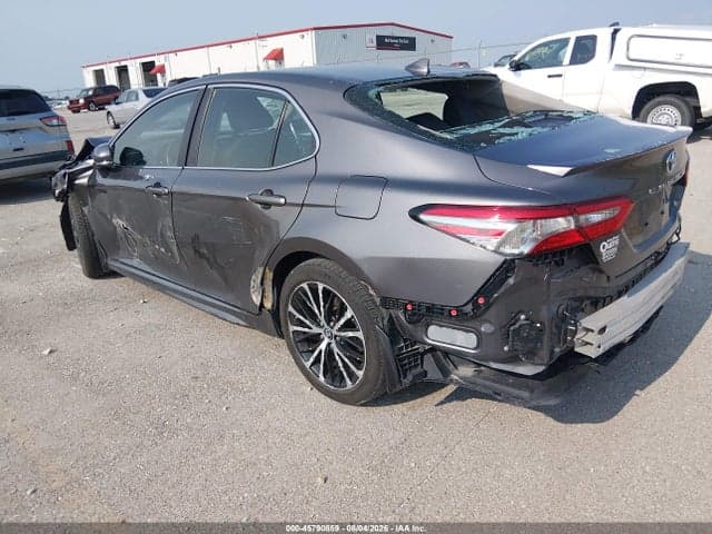 2018 TOYOTA CAMRY SE 3