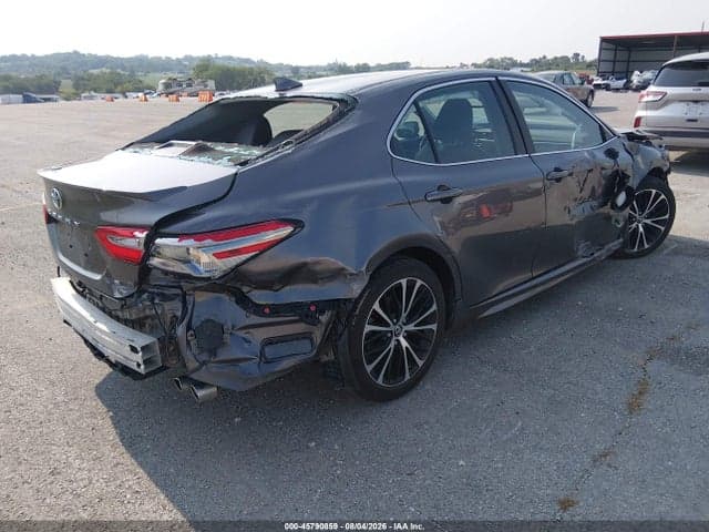 2018 TOYOTA CAMRY SE 4