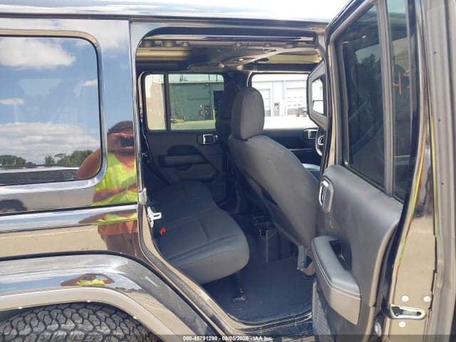 2021 JEEP WRANGLER UNLIMITED SAHARA 4X4 8