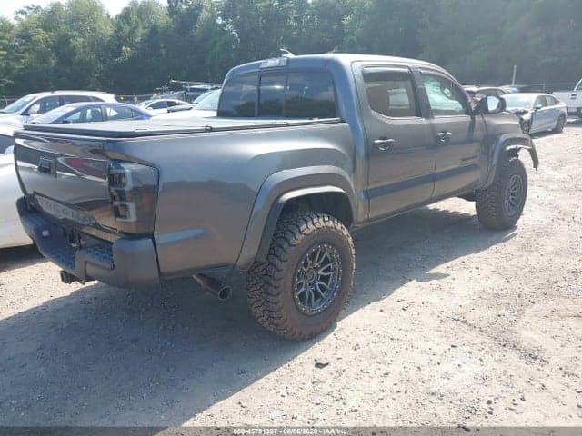 2017 TOYOTA TACOMA SR5 V6 4